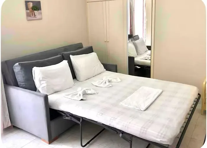 Menelaos Apartments